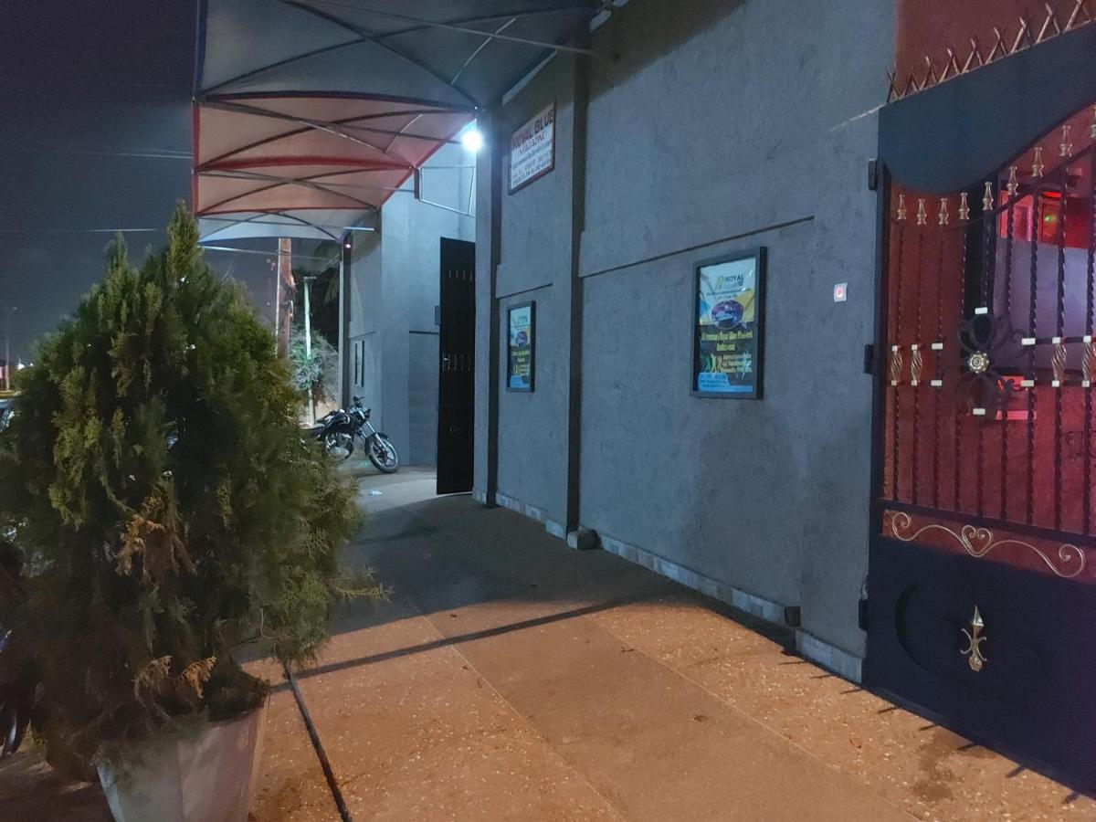Royal Blue Guest House & Bar ロメ エクステリア 写真